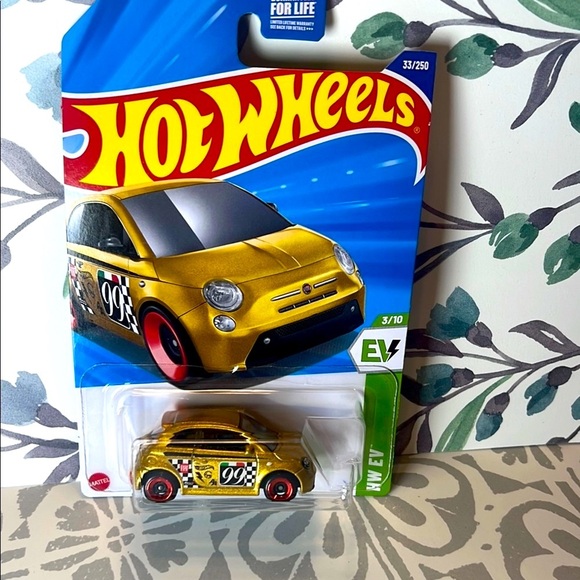 HOT WHEELS Fiat 500e Gold and Red toy hot wheels Car NWT - Picture 2 of 6